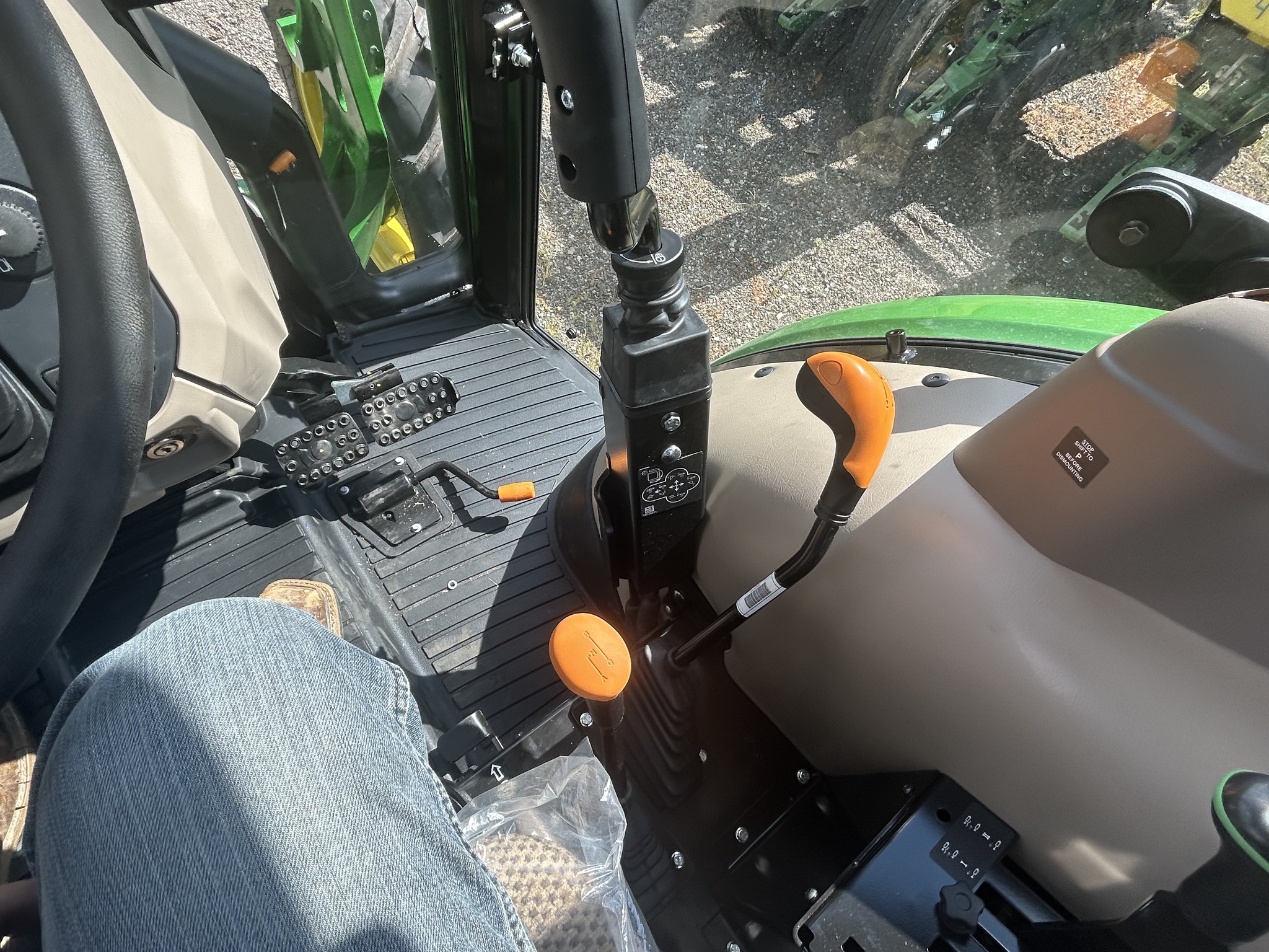 2025 John Deere 5075E Image 19