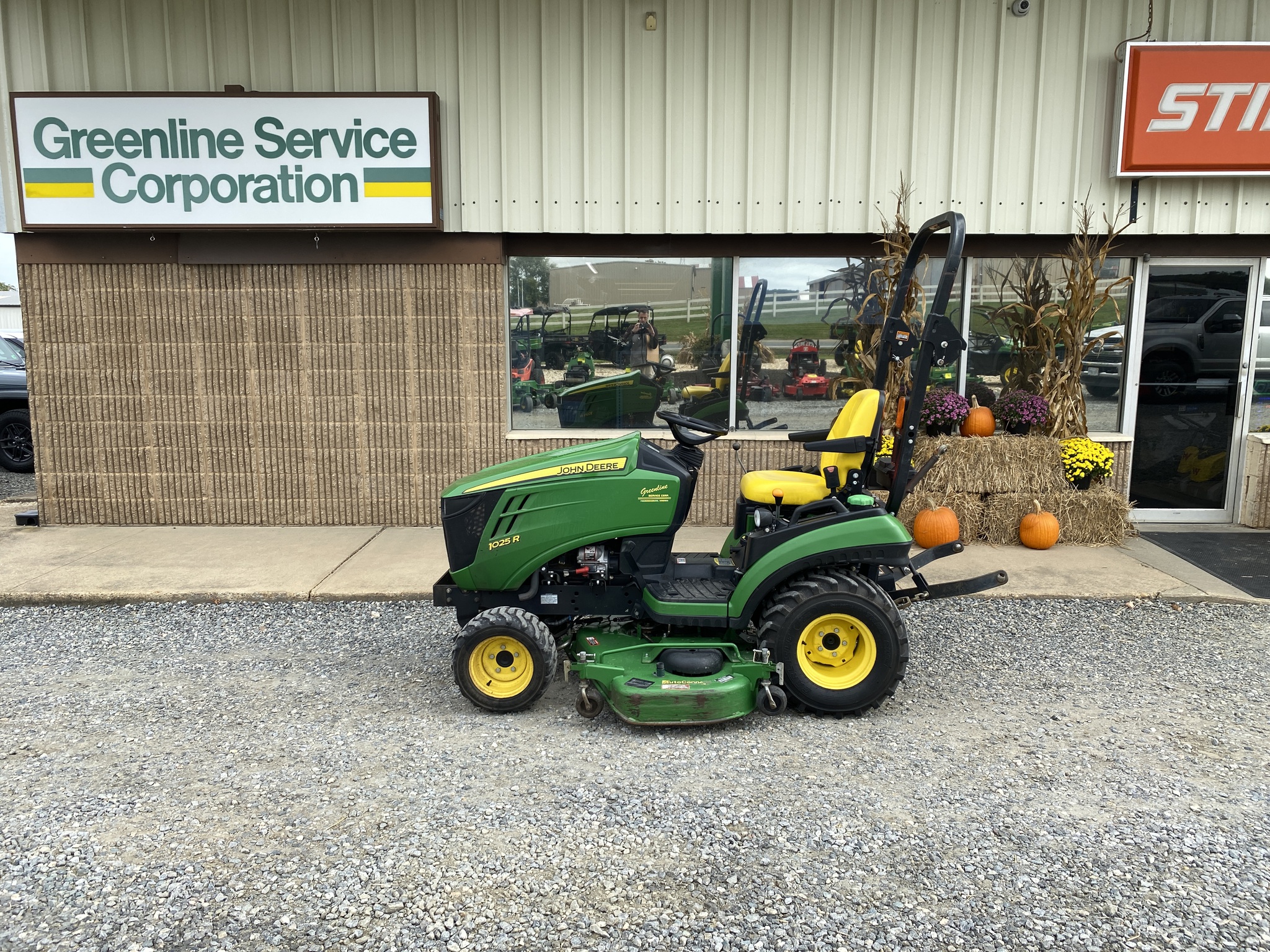 2015 John Deere 1025R Image 1