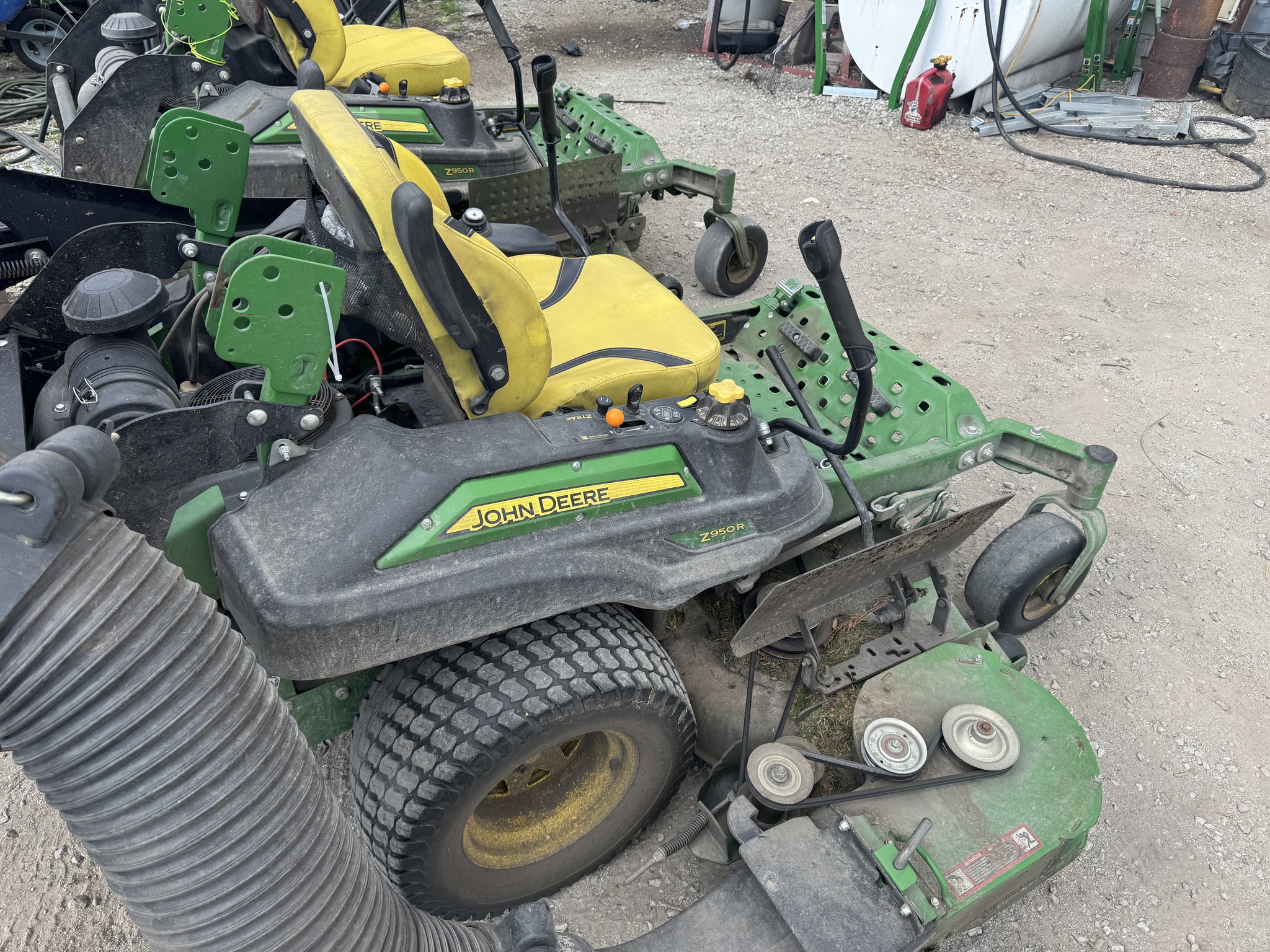 2022 John Deere Z950R Image 2