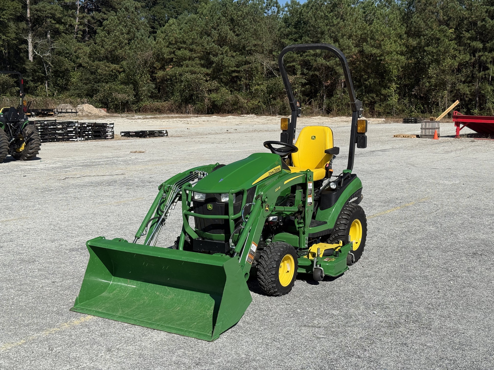 2022 John Deere 1025R Image 1