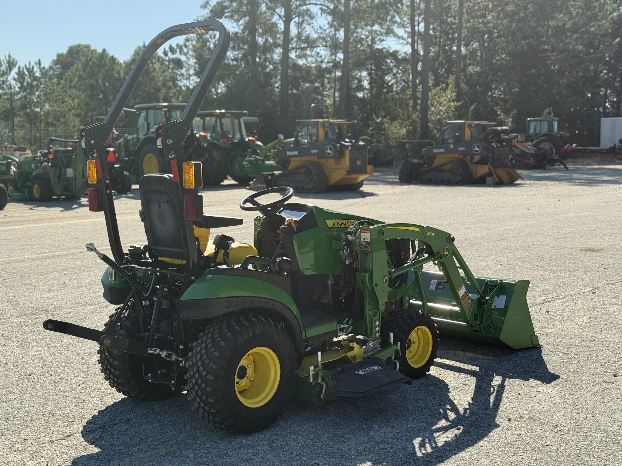 2022 John Deere 1025R Image 7