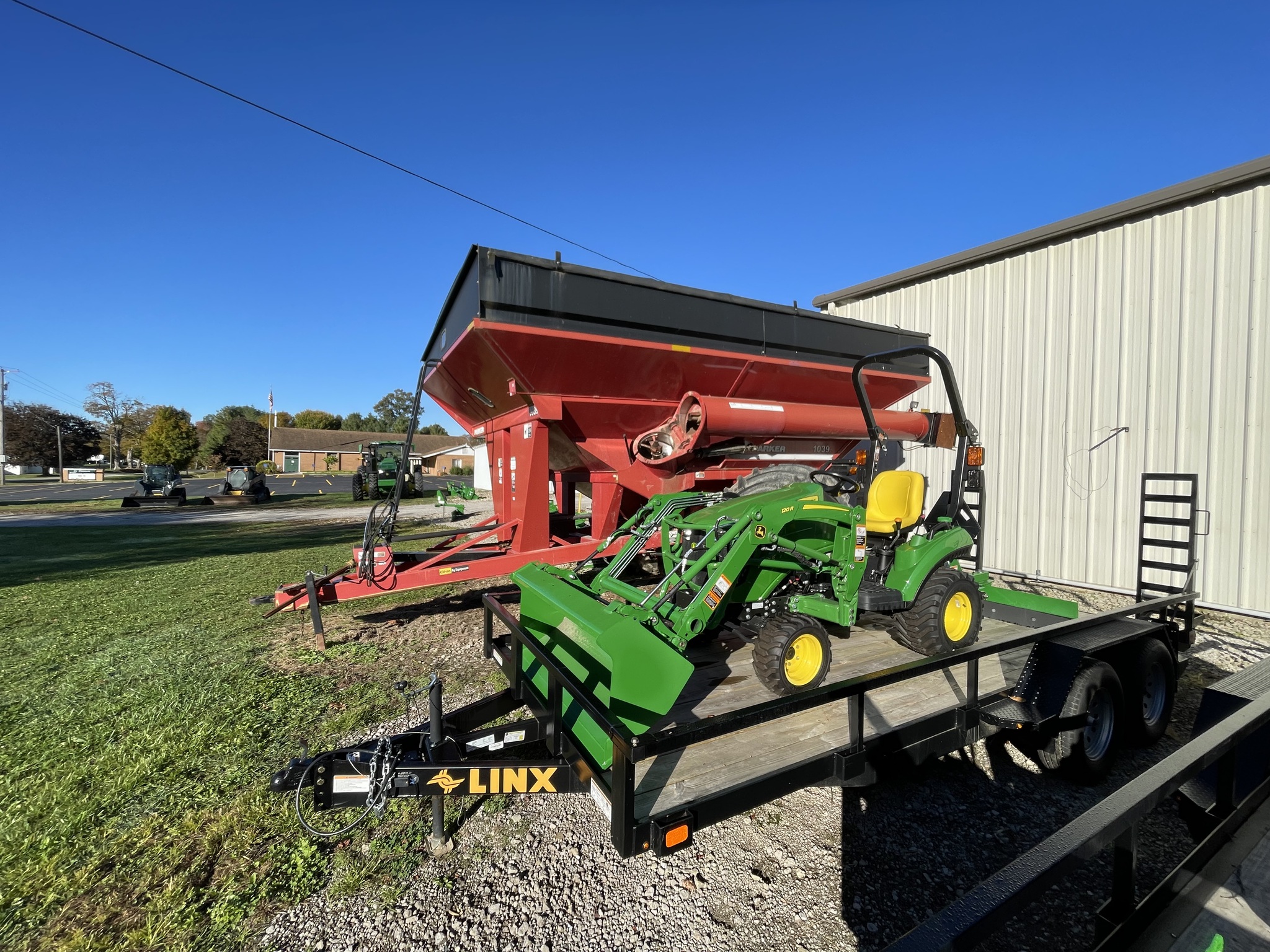 2025 John Deere 1023E Image 1