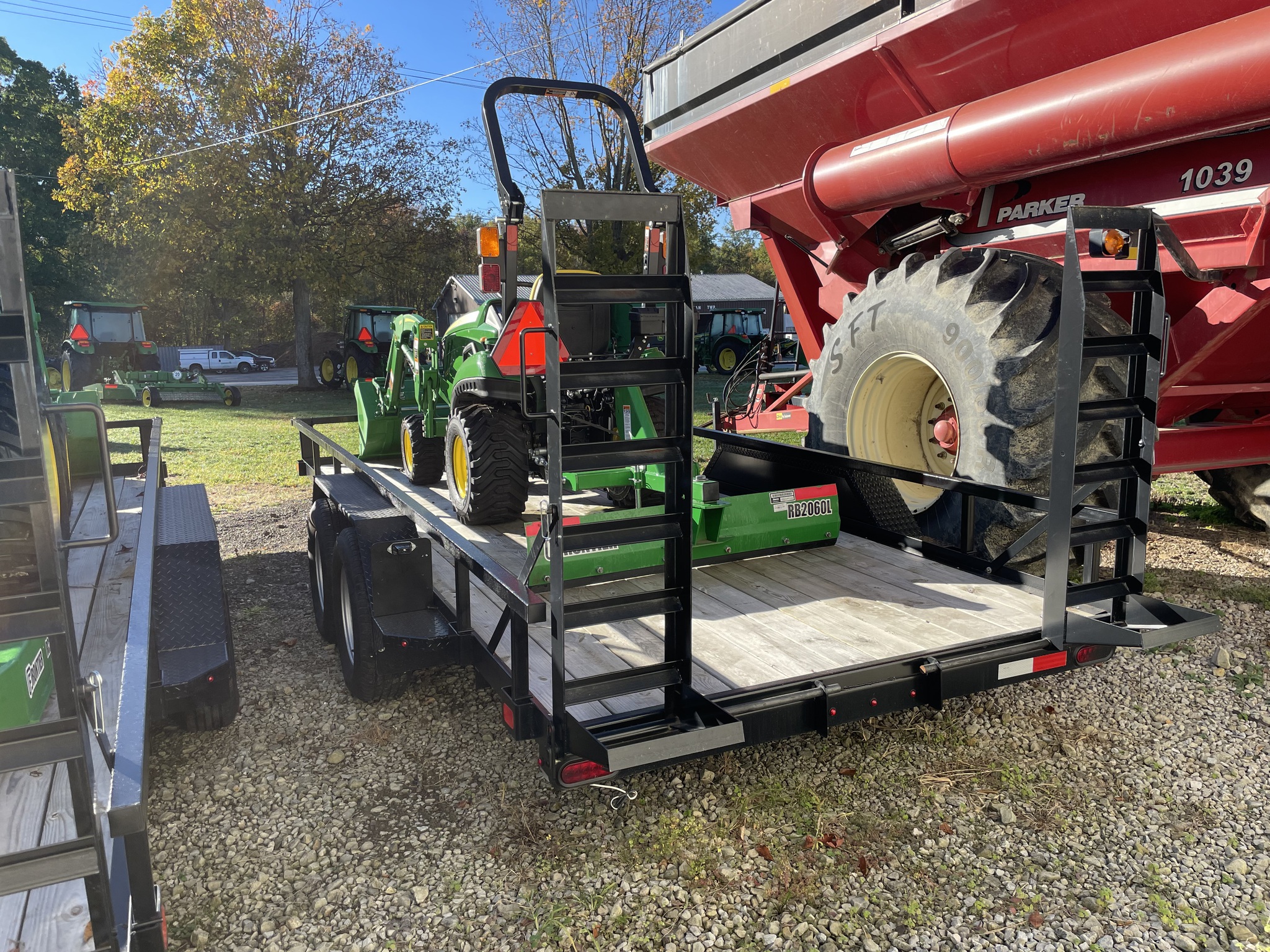 2025 John Deere 1023E Image 2