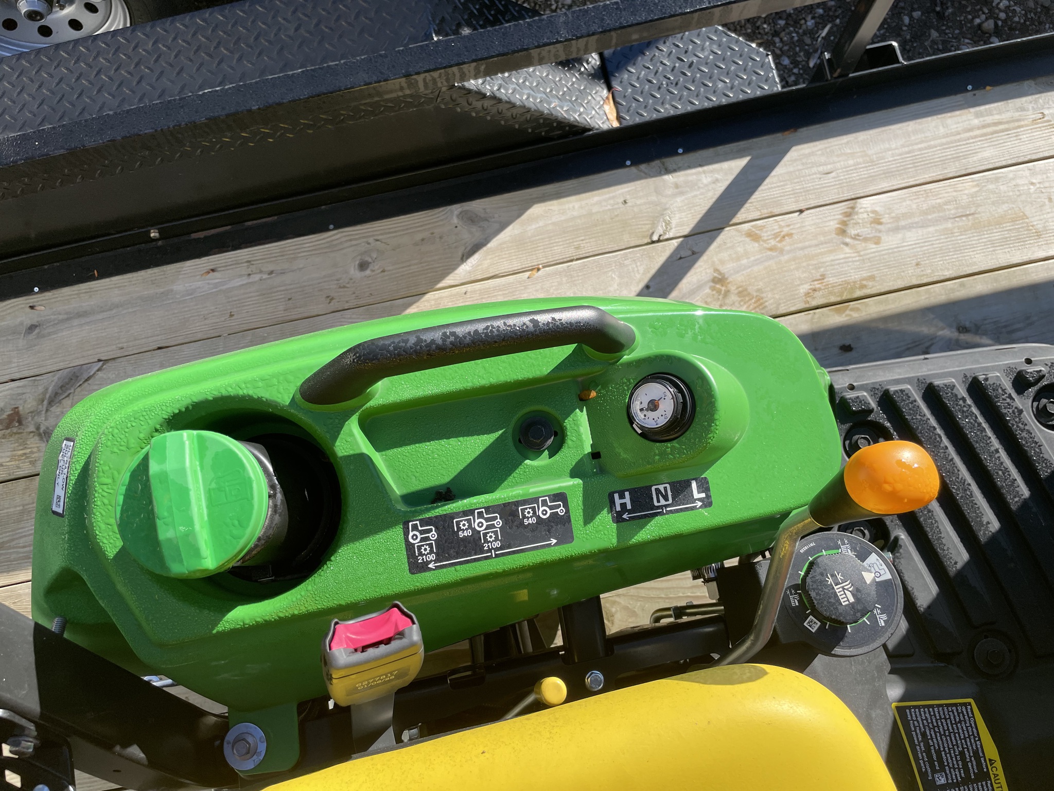 2025 John Deere 1023E Image 10