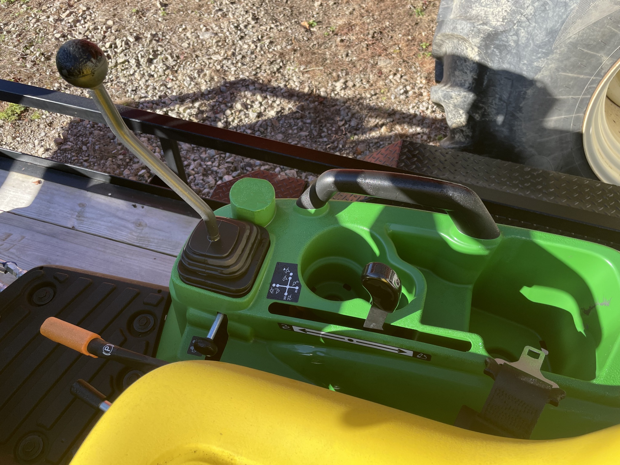2025 John Deere 1023E Image 11