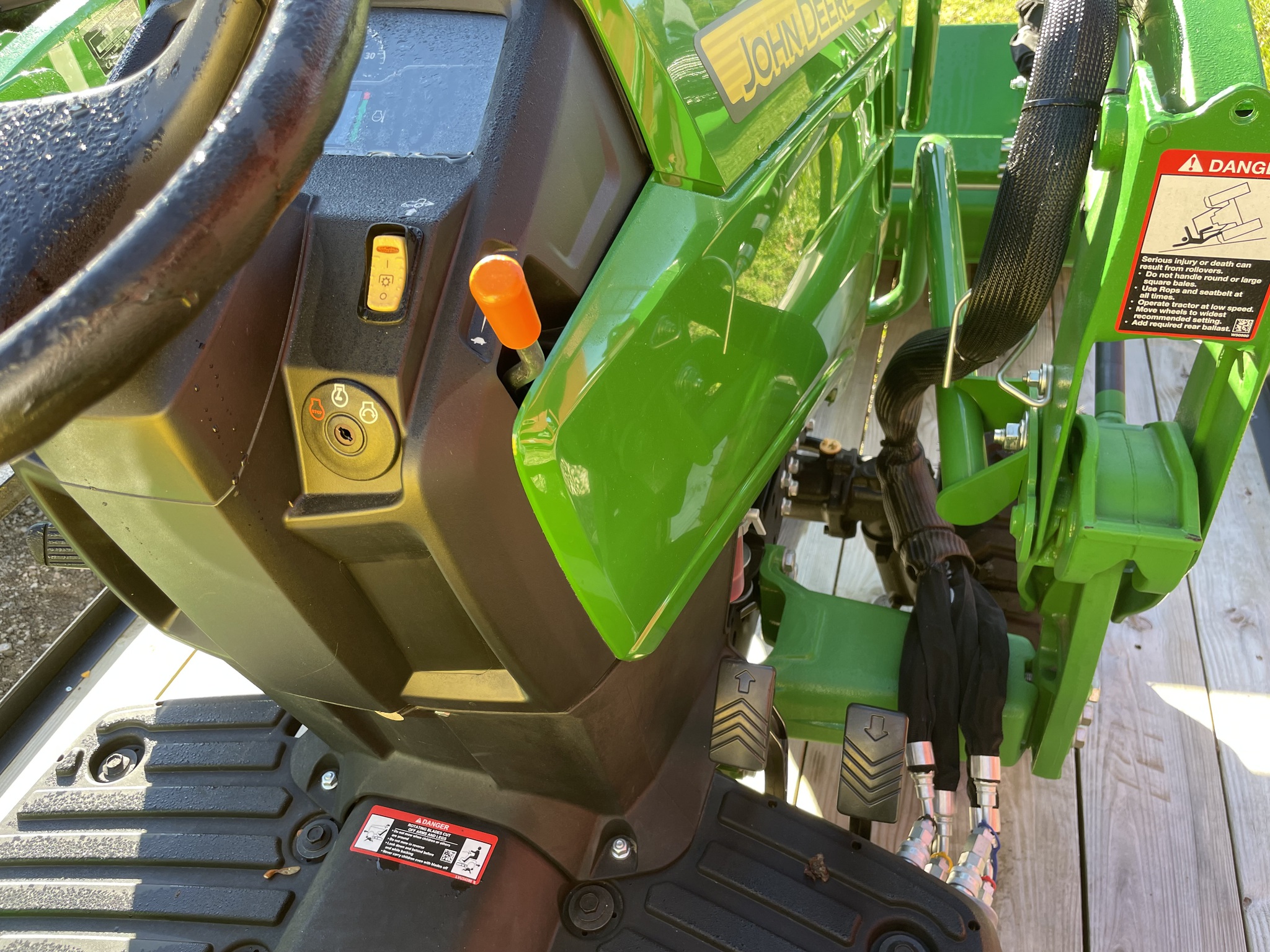 2025 John Deere 1023E Image 12