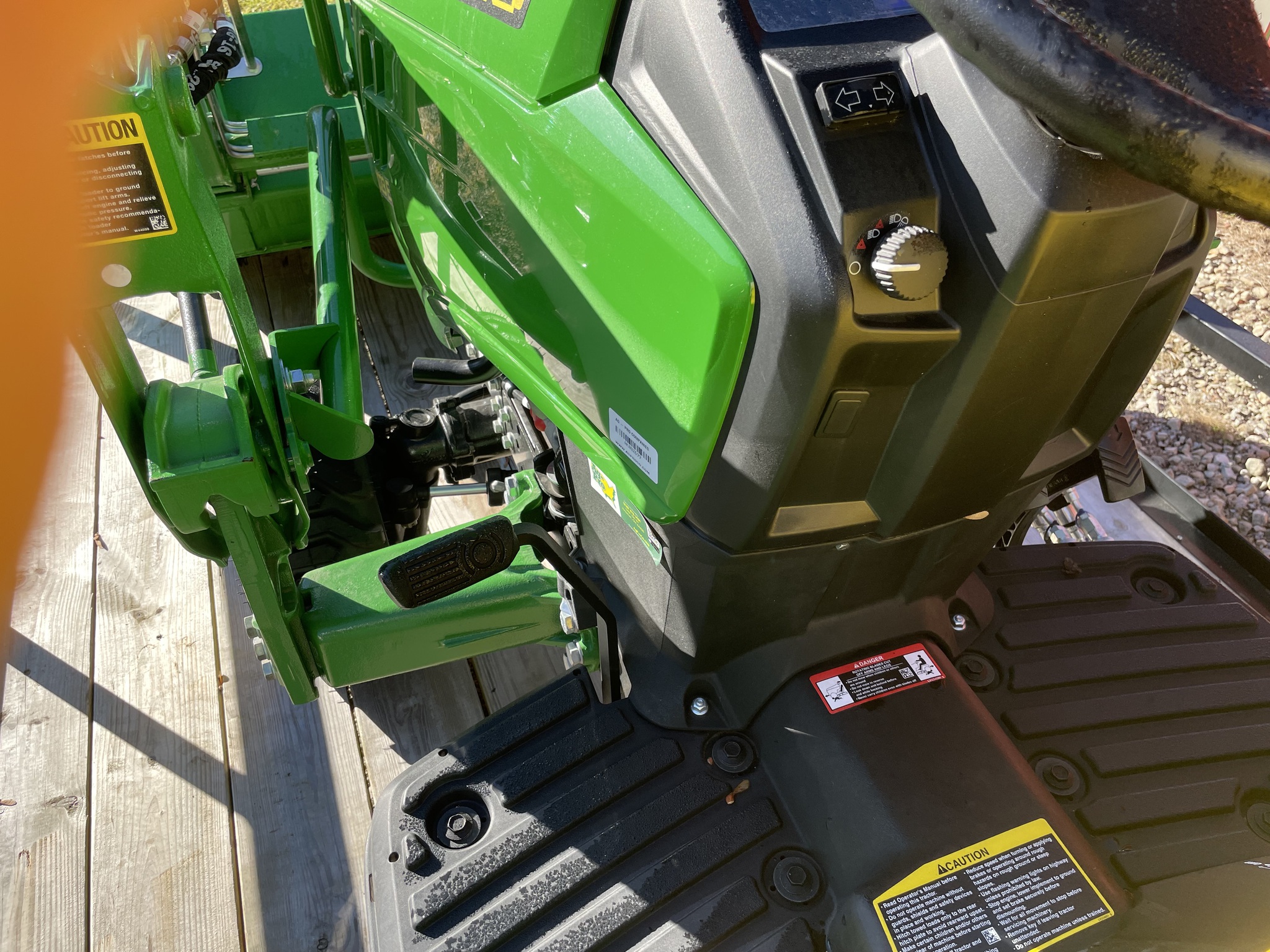 2025 John Deere 1023E Image 13