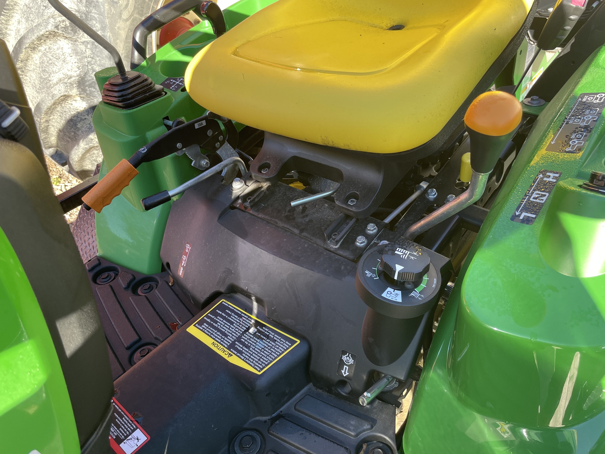 2025 John Deere 1023E Image 15