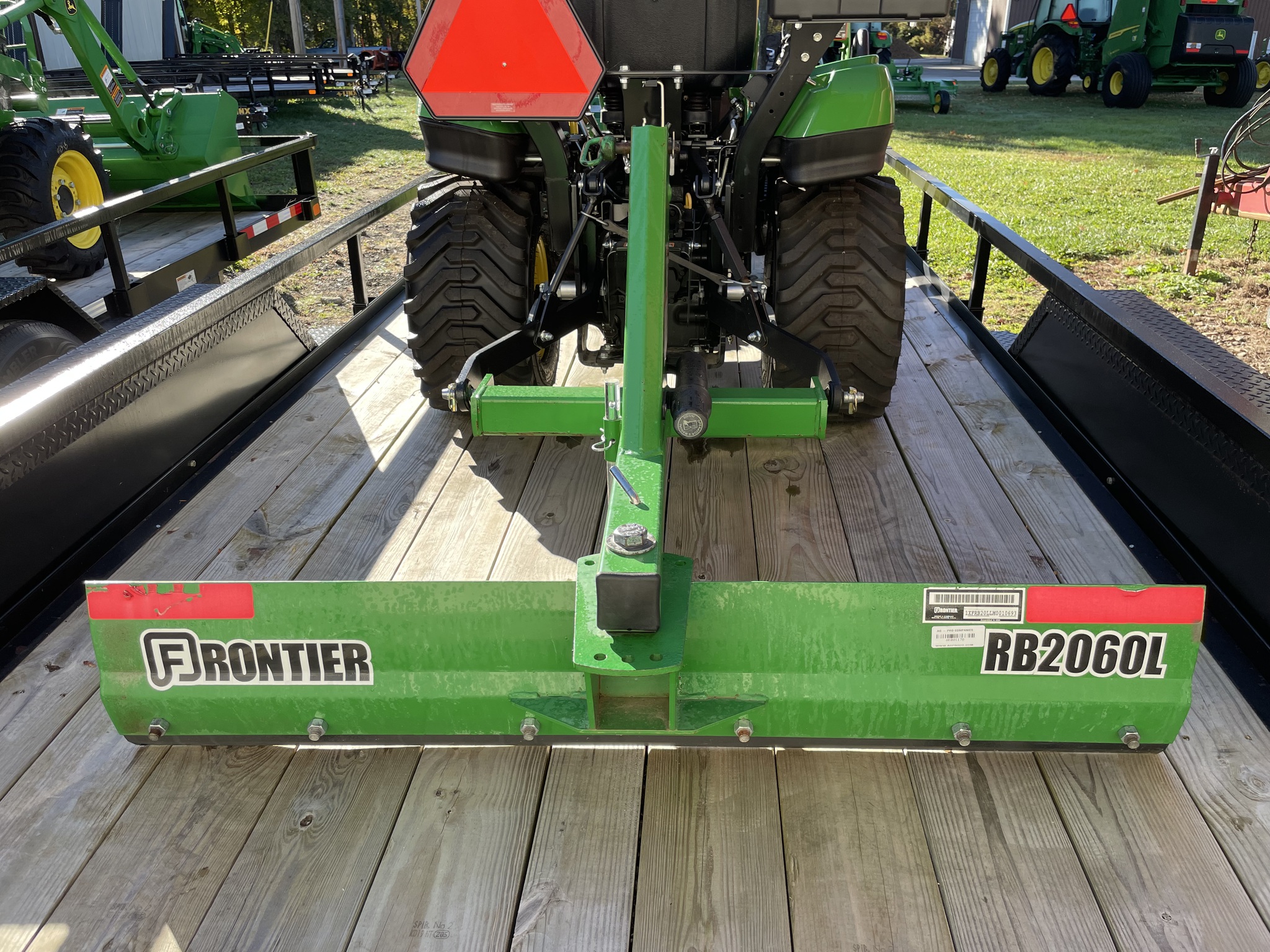 2025 John Deere 1023E Image 17