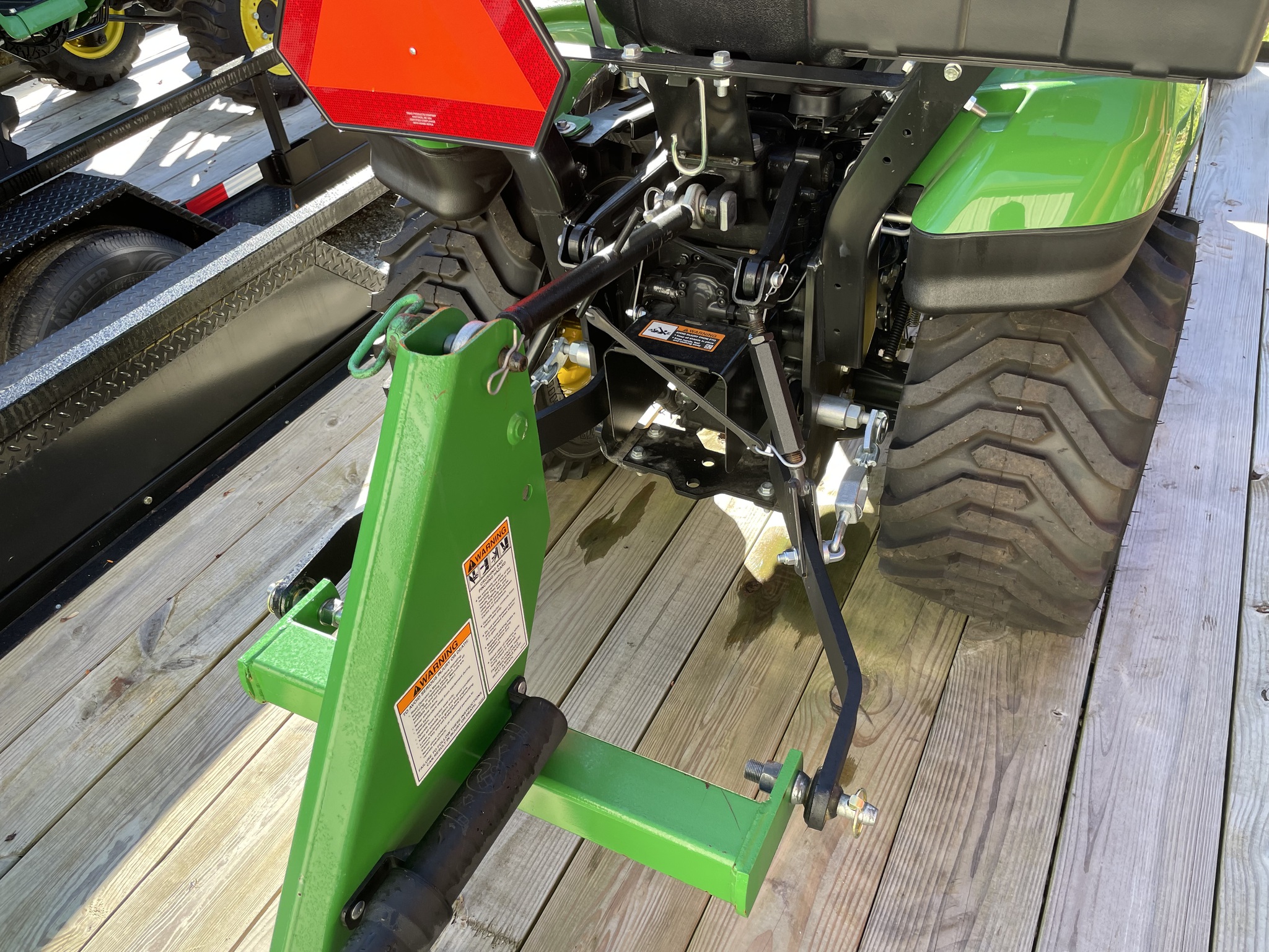2025 John Deere 1023E Image 18