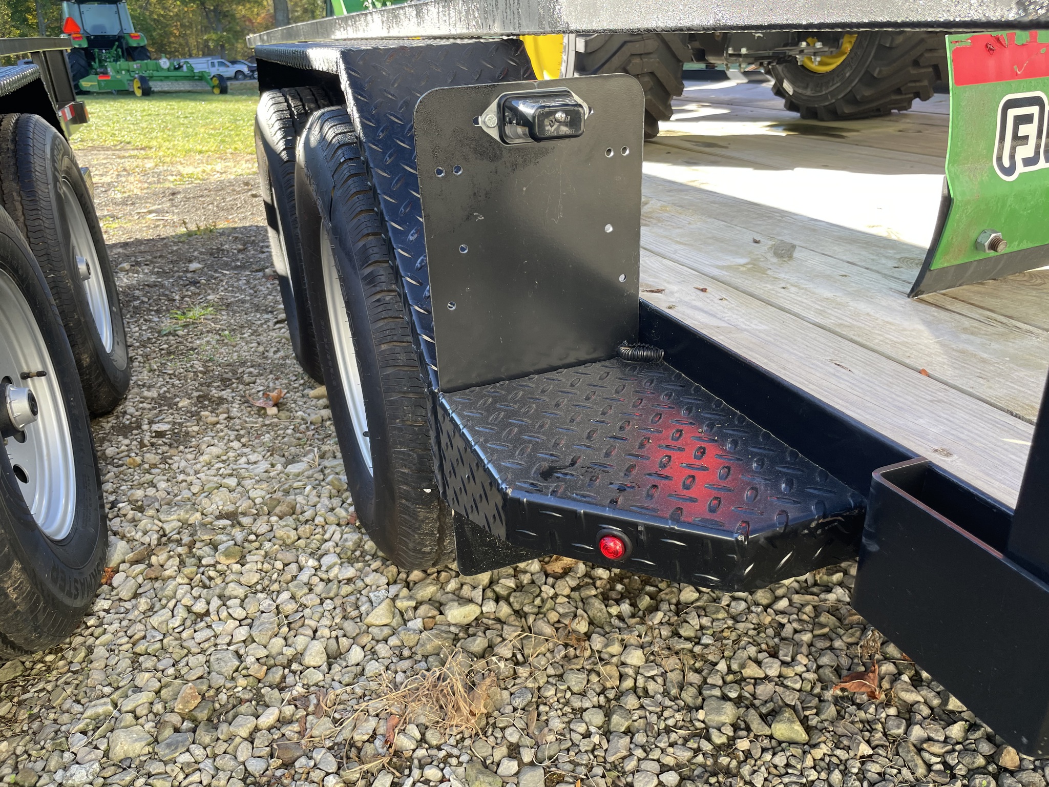 2025 John Deere 1023E Image 3
