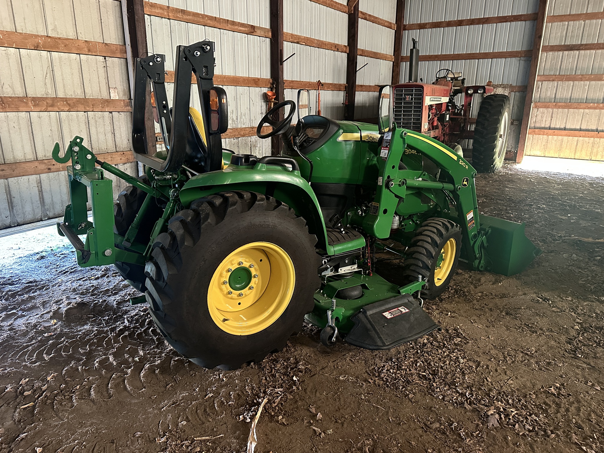 2021 John Deere 3046R Image 10