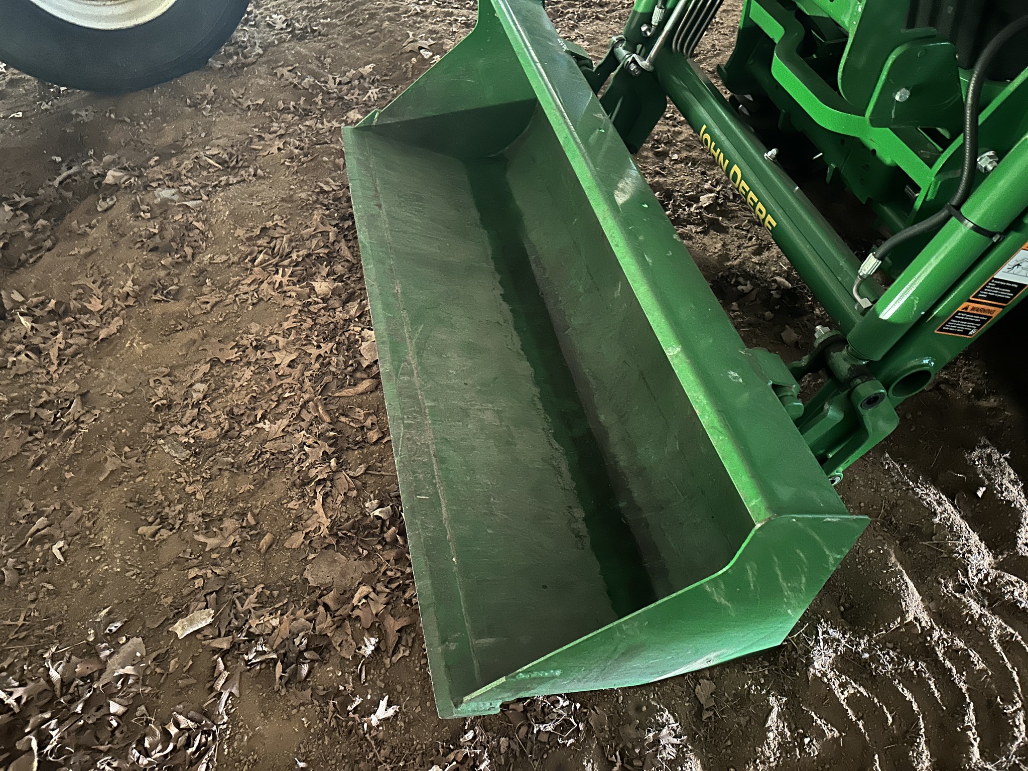 2021 John Deere 3046R Image 8