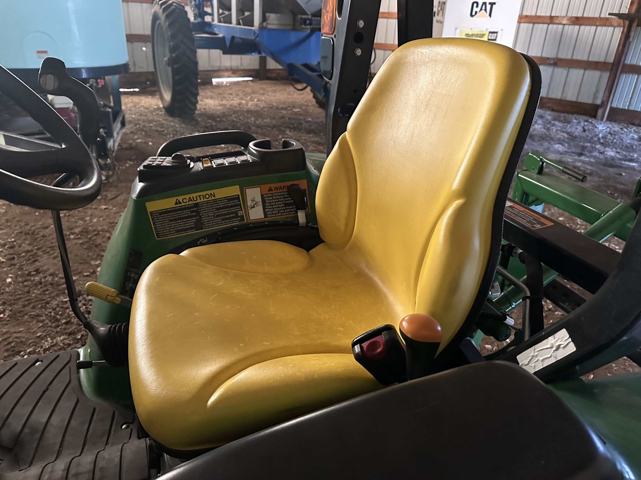 2021 John Deere 3046R Image 6