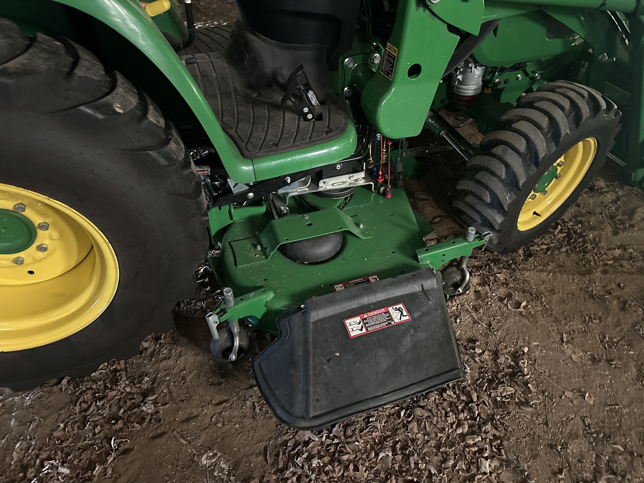 2021 John Deere 3046R Image 5