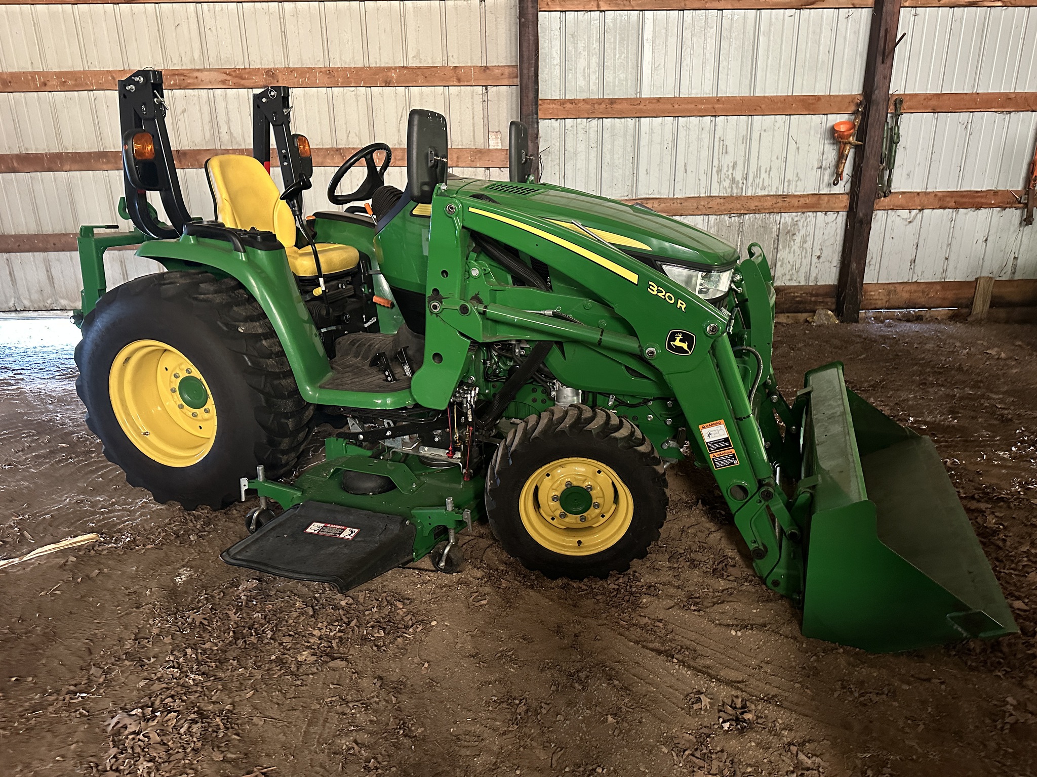 2021 John Deere 3046R Image 1