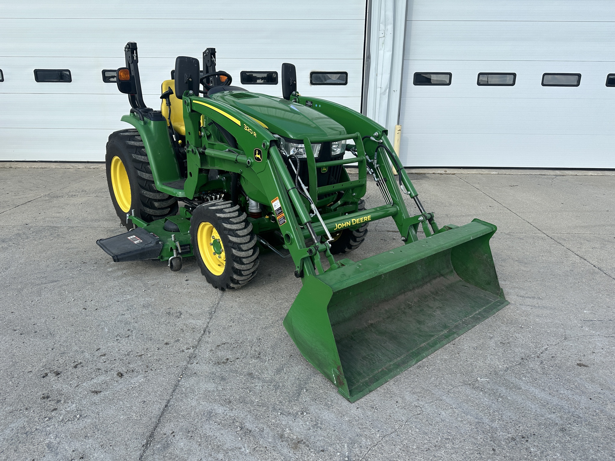 2021 John Deere 3046R Image 1