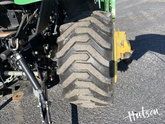 Photo of 2010 John Deere 2305