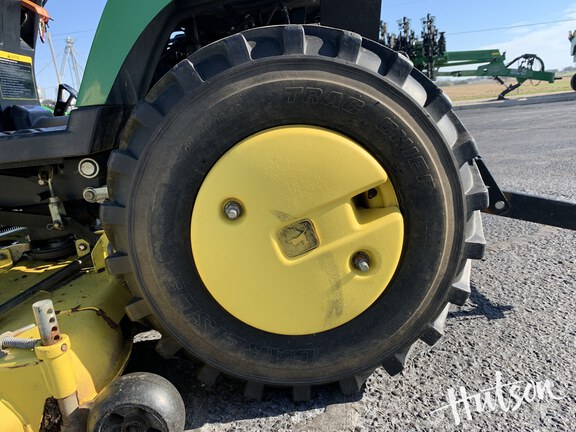 Photo of 2010 John Deere 2305