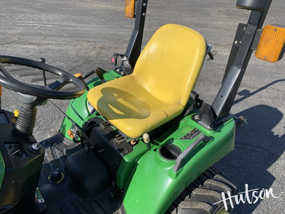 Photo of 2010 John Deere 2305