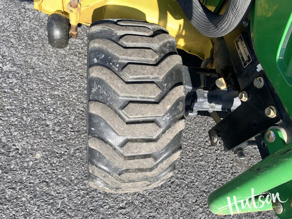 Photo of 2010 John Deere 2305