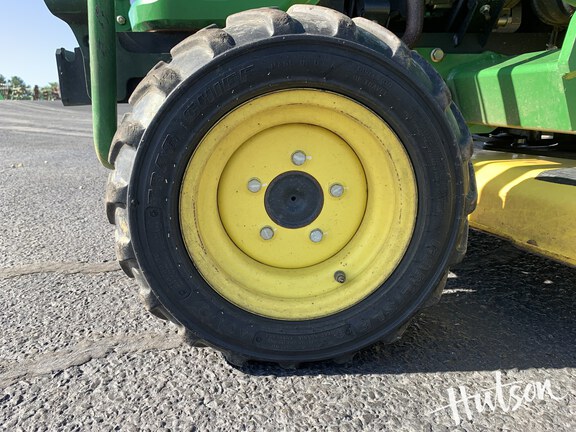 Photo of 2010 John Deere 2305