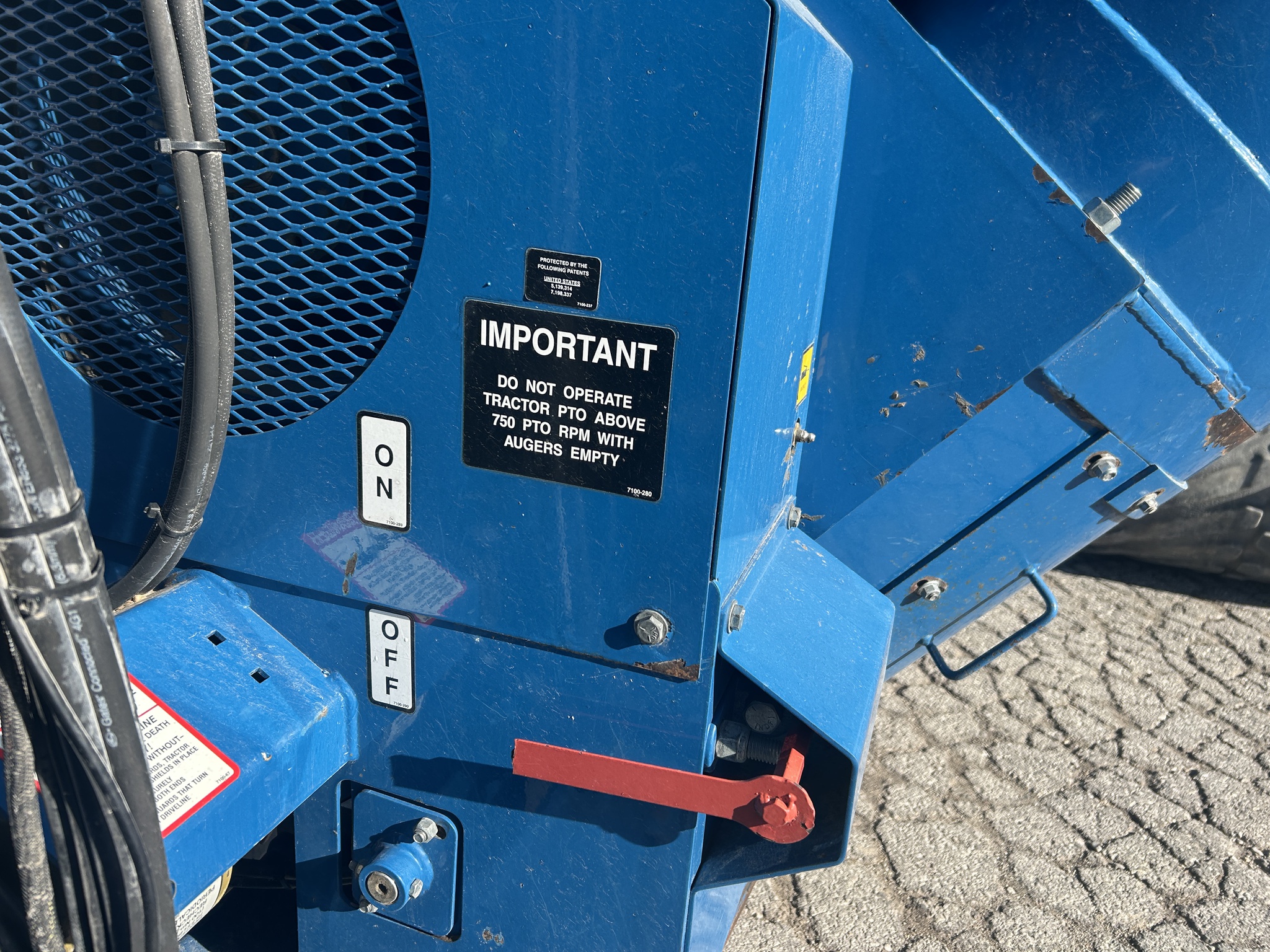  2010 Kinze 1050 at Heritage Tractor in Baldwin City, KS