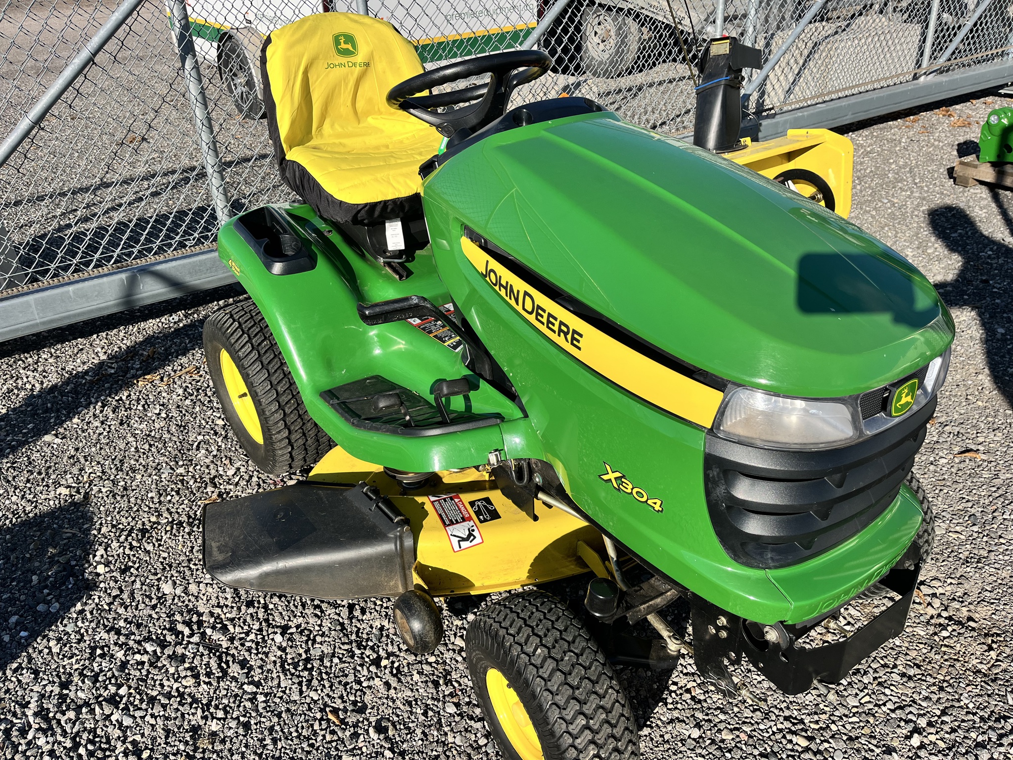 2010 John Deere X304 Image 1