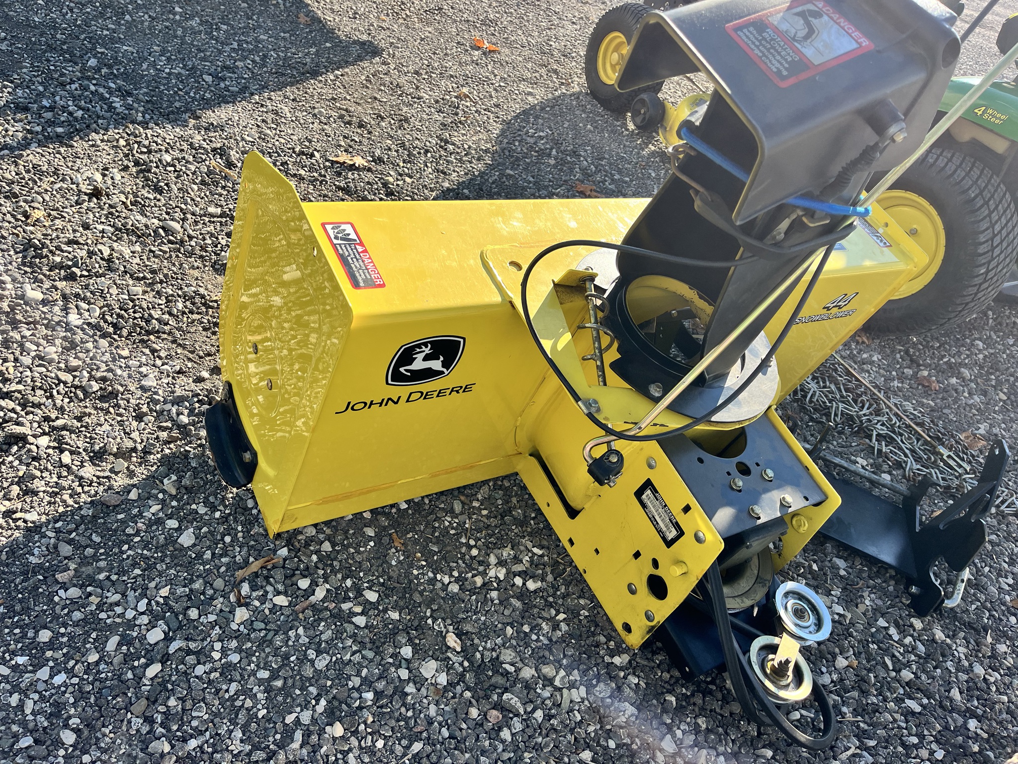 2010 John Deere X304 Image 7