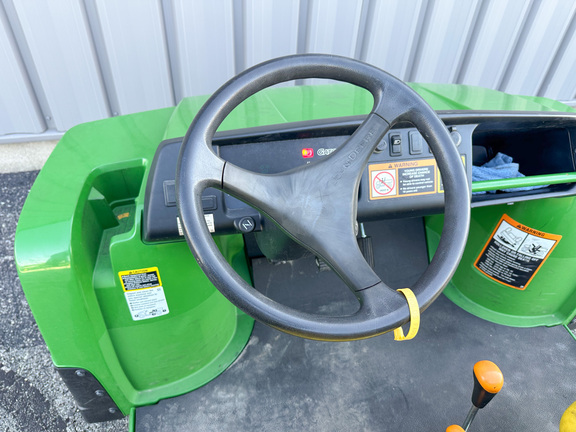 2022 John-Deere TS 4X2