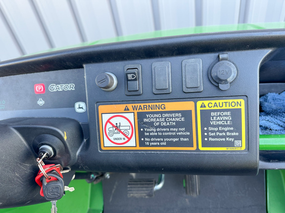 2022 John-Deere TS 4X2