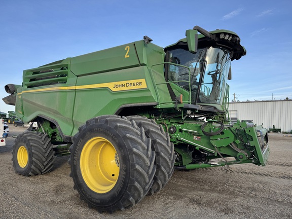 Used 2023 John Deere X9 1000 Combines at Horizon Ag & Turf in Warburg, AB - Photo3
