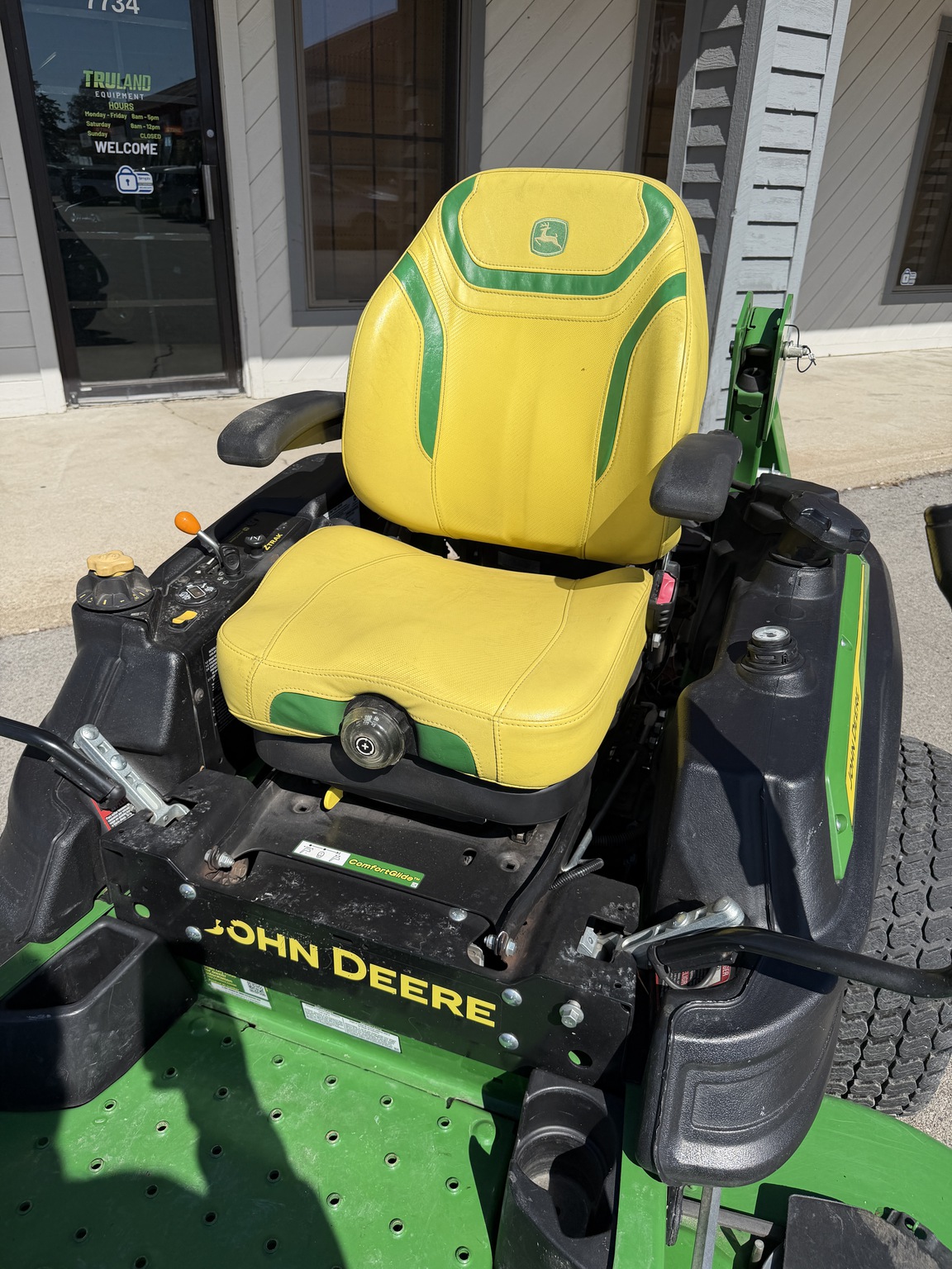2023 John Deere Z970R Image 9