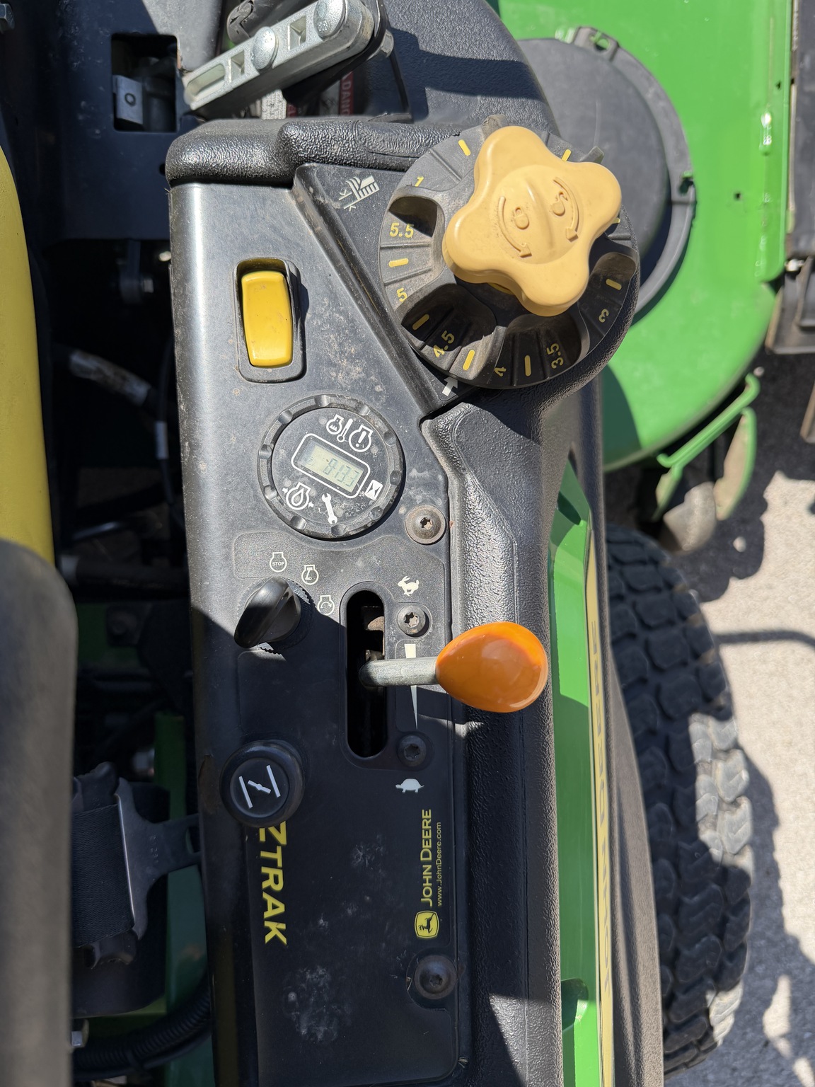 2023 John Deere Z970R Image 10