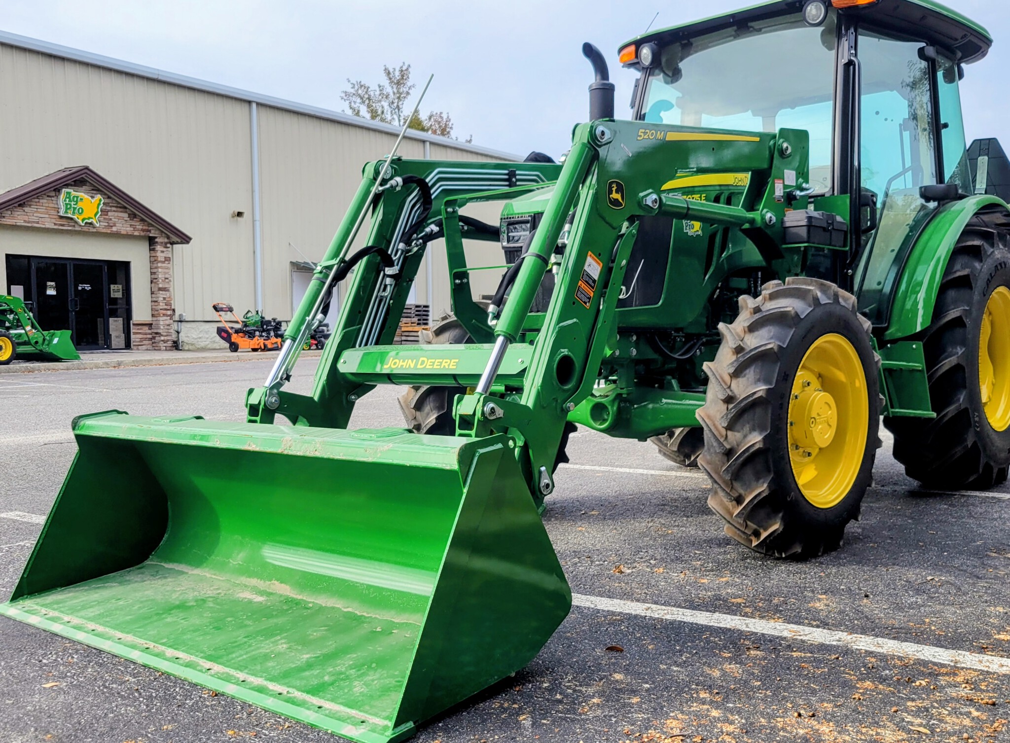 2025 John Deere 5075E Image 1