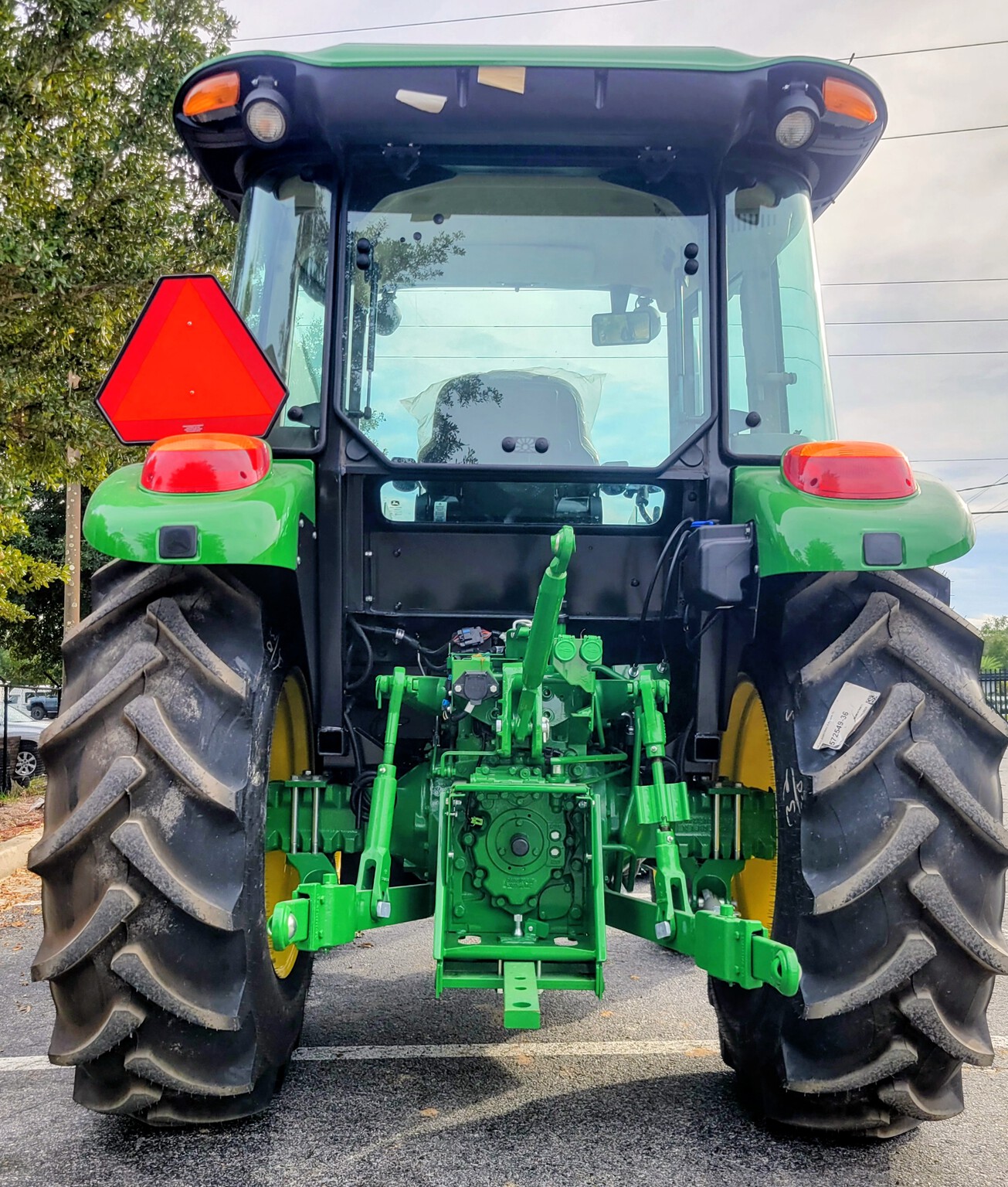 2025 John Deere 5075E Image 3