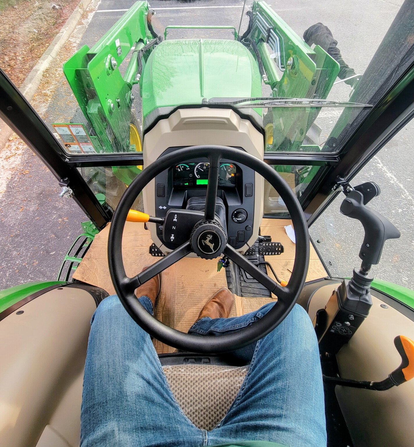 2025 John Deere 5075E Image 4