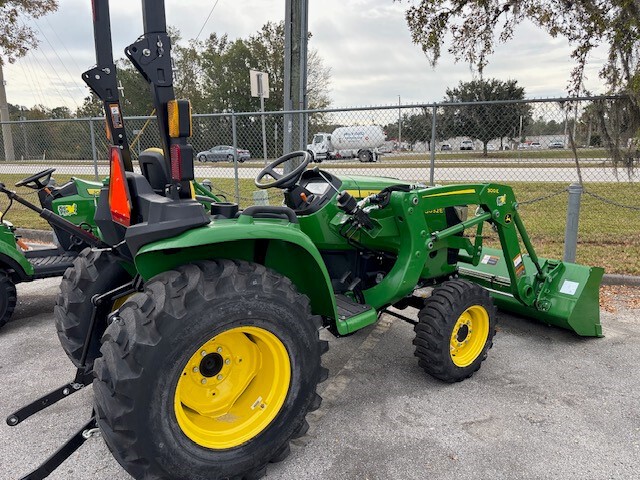 2024 John Deere 3032E Image 4