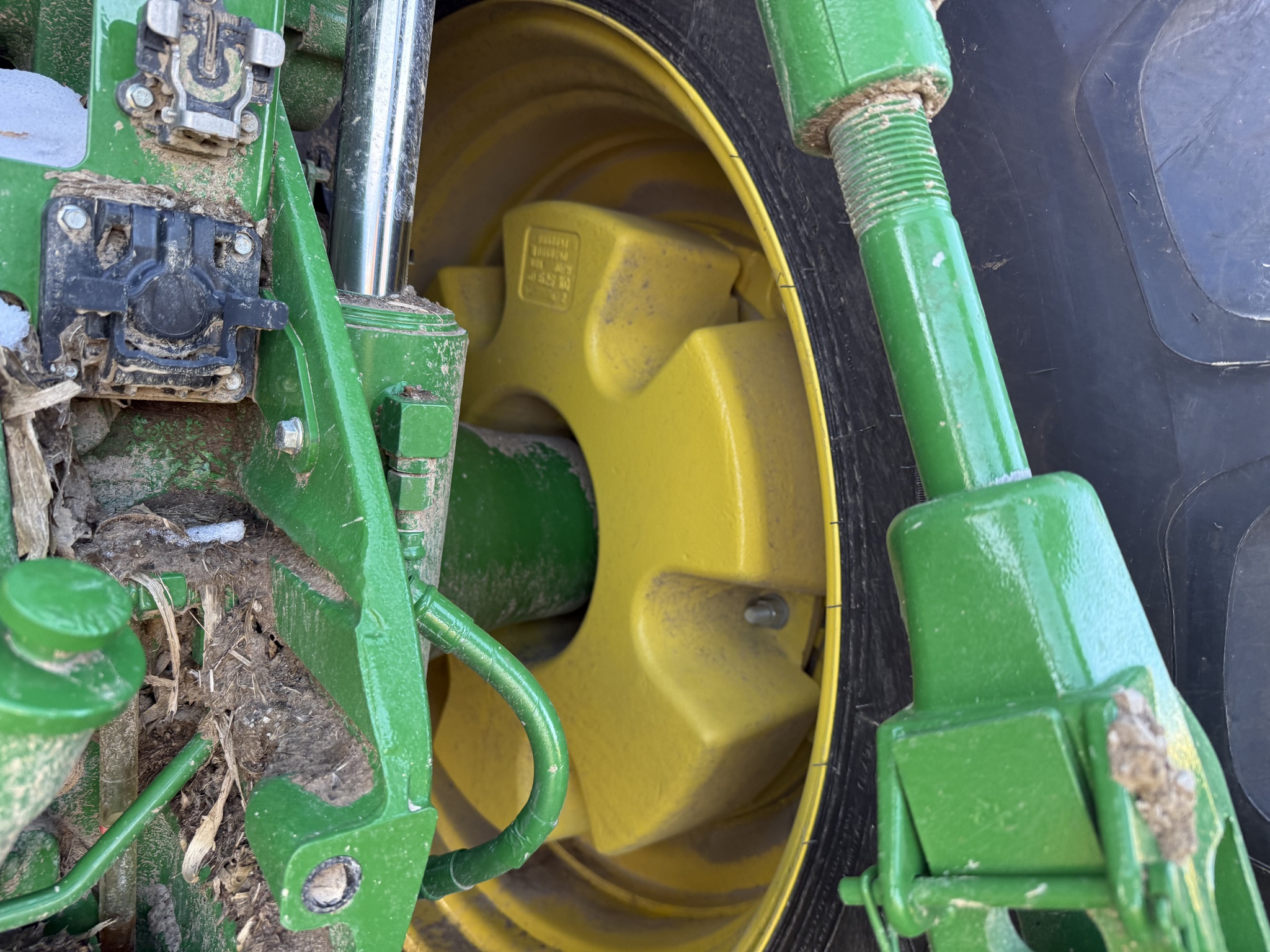  2025 John Deere 8R 340 at Heritage Tractor in Nevada, MO
