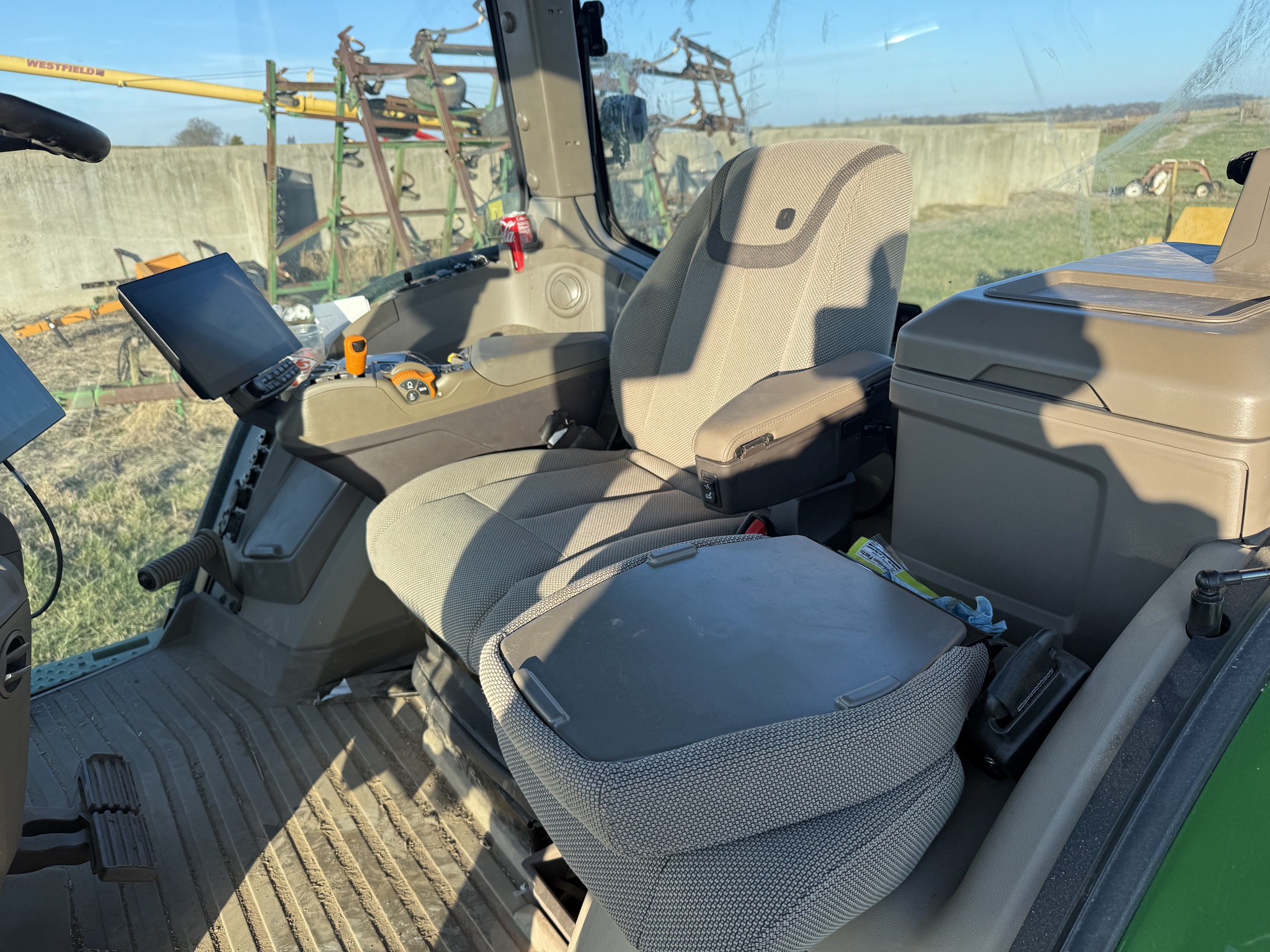  2025 John Deere 8R 340 at Heritage Tractor in Nevada, MO