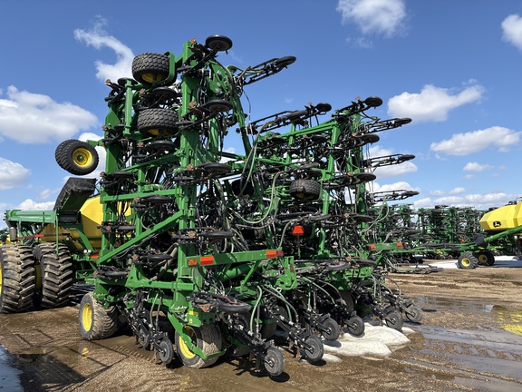 Used 2016 John Deere 1870 Air Drills and Seeders at Horizon Ag & Turf in Lloydminster, AB - Photo4