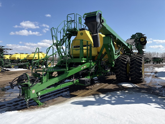 Used 2016 John Deere 1870 Air Drills and Seeders at Horizon Ag & Turf in Lloydminster, AB - Photo3