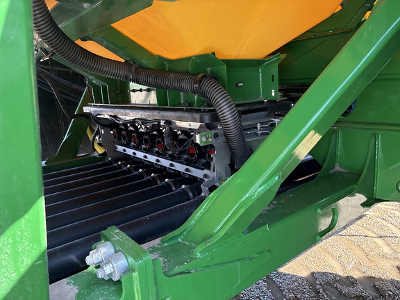 Used 2016 John Deere 1870 Air Drills and Seeders at Horizon Ag & Turf in Lloydminster, AB - Photo10