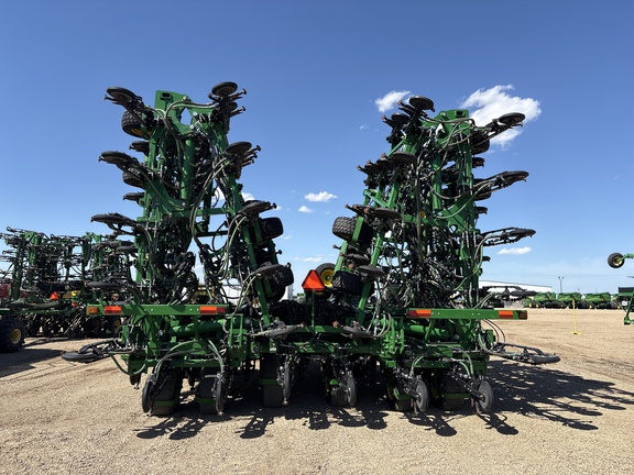 Used 2016 John Deere 1870 Air Drills and Seeders at Horizon Ag & Turf in Lloydminster, AB - Photo5