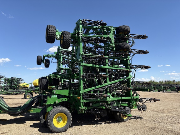 Used 2016 John Deere 1870 Air Drills and Seeders at Horizon Ag & Turf in Lloydminster, AB - Photo3