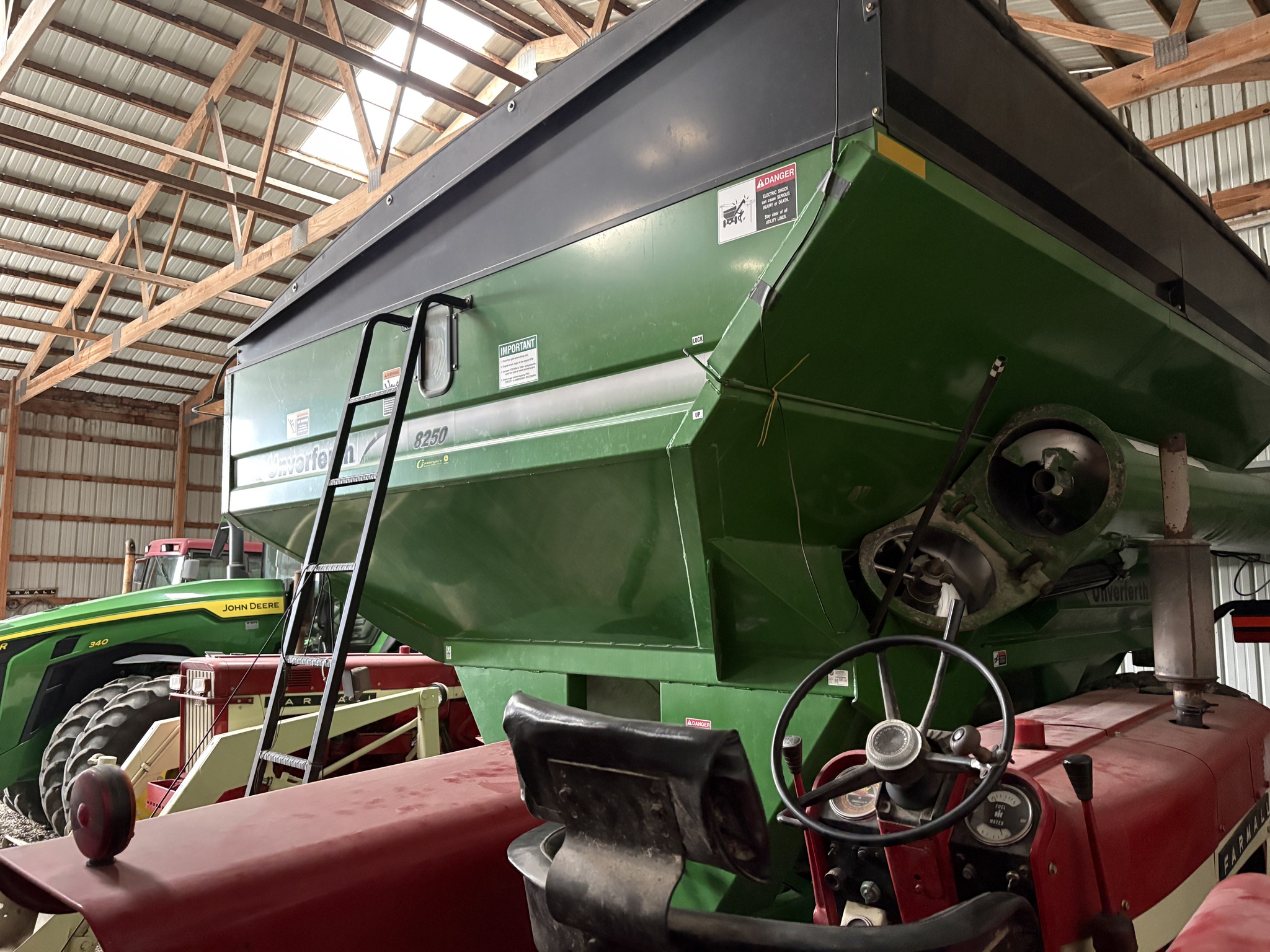 2010 Unverferth 8250 Image 3