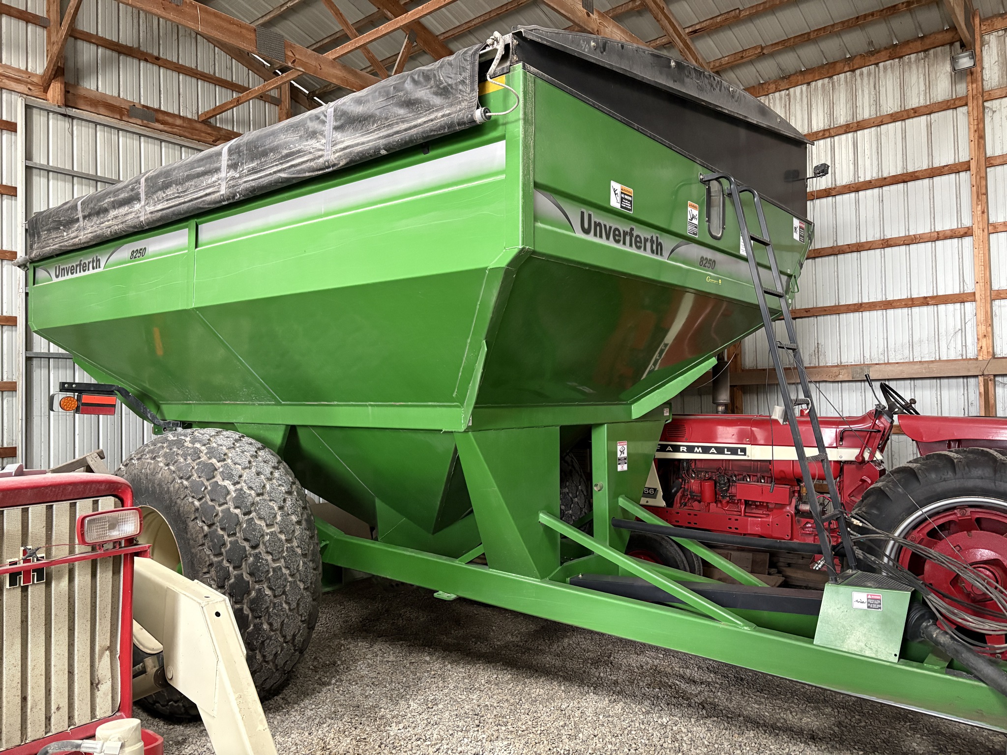 2010 Unverferth 8250 Image 1