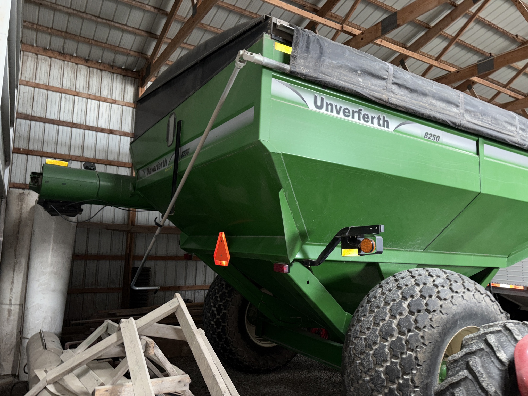 2010 Unverferth 8250 Image 4