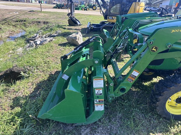 2025 John Deere 3038E Photo 4