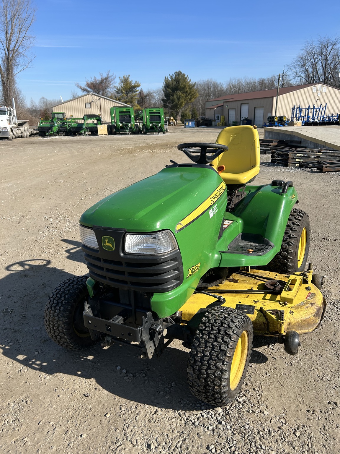 2008 John Deere X729 Image 4